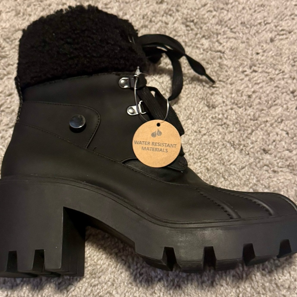 New, Never Worn, Steve Madden Black Women's Boots Sz8 - Picture 5 of 5